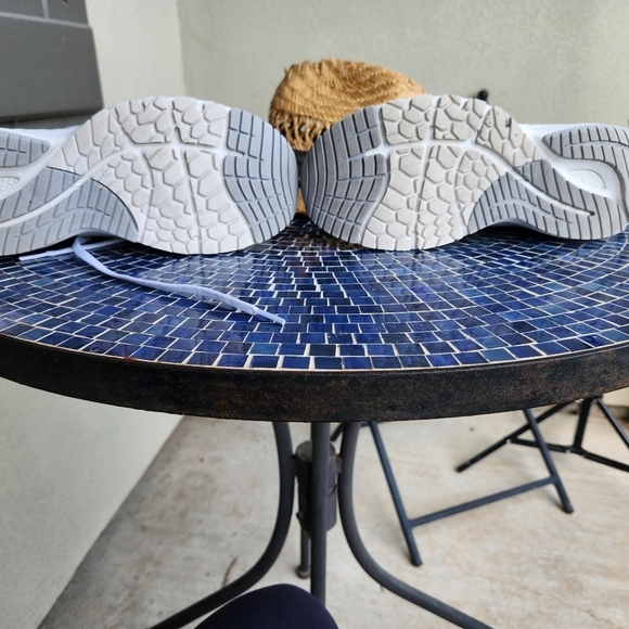 White new balance running sneakers - Picture 3 of 8